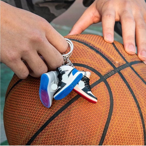 Mini Basketball Nike Air Jordan 3D Sneaker Keychain. - Picture 3 of 10